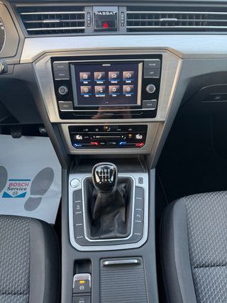 VW Passat Business&Navi 2.0TDI 150Cv-Nacional !!