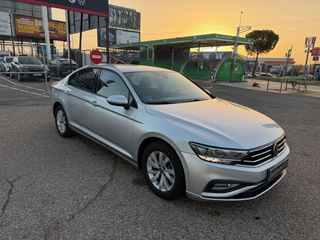 VW Passat Business&Navi 2.0TDI 150Cv-Nacional !!