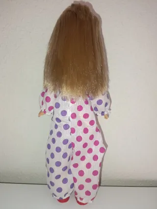 Nancy con 2 vestidos