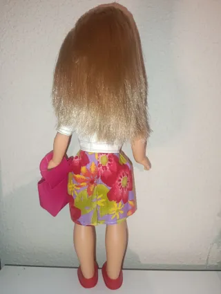 Nancy con 2 vestidos