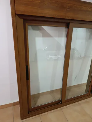 Ventana aluminio con persiana