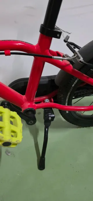 Bicicleta infantil roja 16