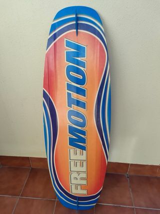 Tabla Wakeboard Freemotion Swinger 43 + cabos