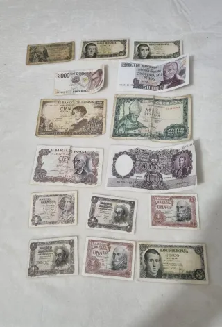 Lote de monedas y billetes antiguas