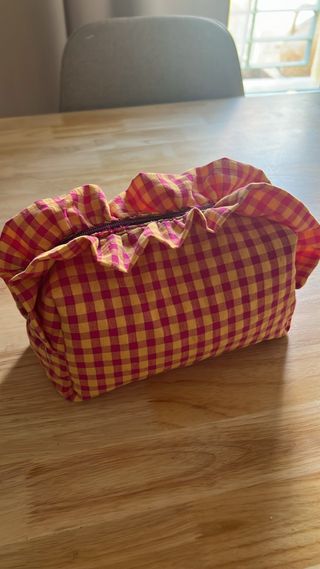 Neceser con volante rosa y amarillo