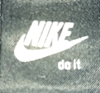 Camiseta Nike Negra Slim Fit.