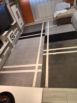 Tappeto moderno pelo corto grigio e nero