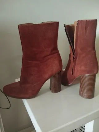 Botas de tacón altas color marrón/rojo