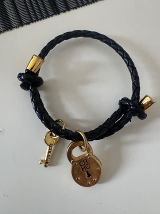 Pulsera CH con candado y llave