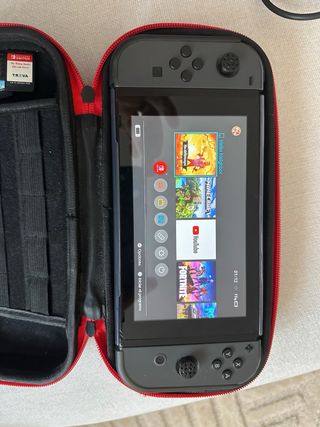 Nintendo Switch + Custodia e Giochi