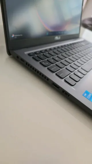 Asus VivoBook X515EA i3/8GB RAM/SSD 256GB