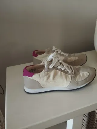 Zapatillas deportivas beige y rosa