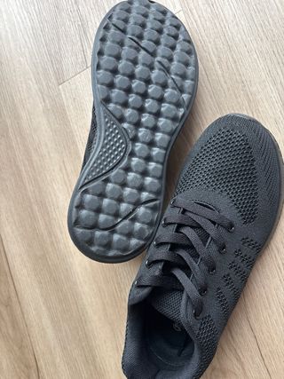Zapatillas deportivas negras nuevas