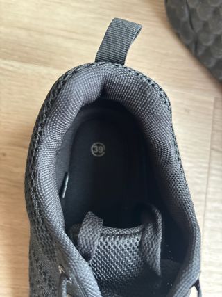 Zapatillas deportivas negras nuevas