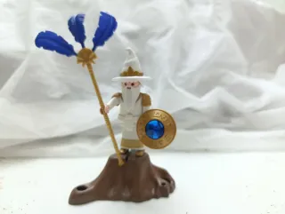 Mago Playmobil con bastón y escudo