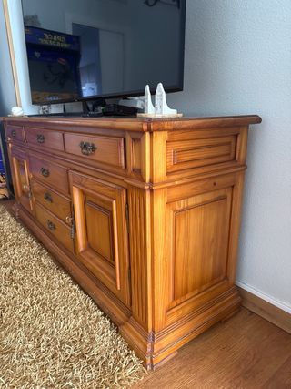 Mueble aparador de madera maciza