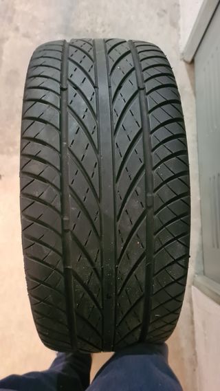 Llanta de aleación con neumático