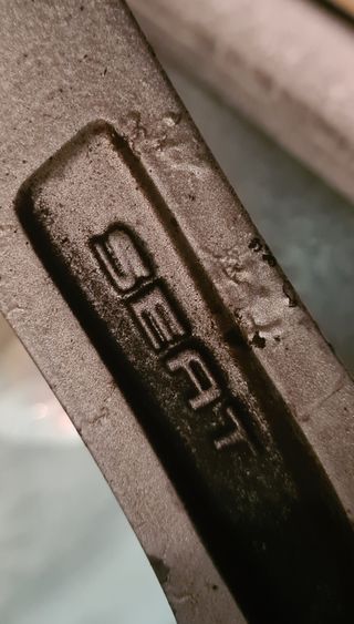 Llanta de aleación con neumático