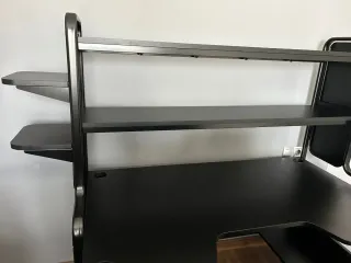 Escritorio Gamer Ikea Negro con silla gamer