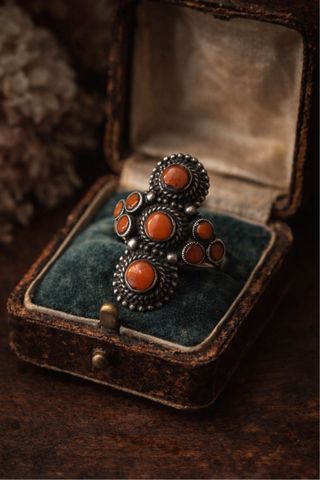 Anello Argento Massiccio e Corallo vero