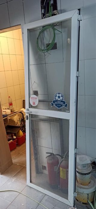 Mampara y puerta de cristal