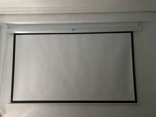 Pantalla Proyector Eléctrica Enrollable 84.
