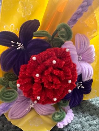 Fiori fatti a mano con scovolini