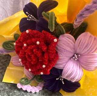 Fiori fatti a mano con scovolini
