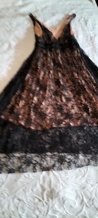 Vestido encaje negro y forro sepia