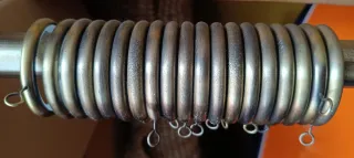 Barra cortina metal dorada, anillas y 2 apliques