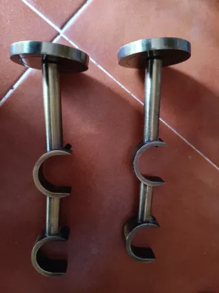 Barra cortina metal dorada, anillas y 2 apliques