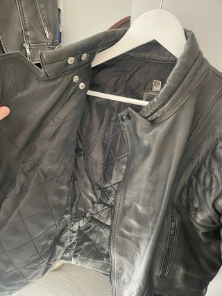 Chaqueta de cuero negra