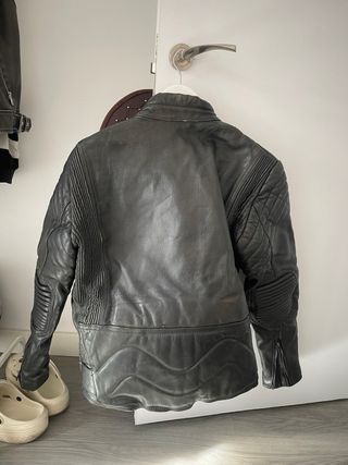 Chaqueta de cuero negra