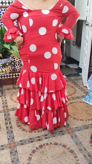 Vendo varios trajes de flamenca en buen estado.