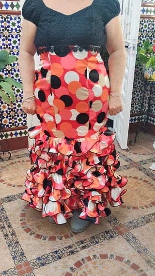 Vendo varios trajes de flamenca en buen estado.