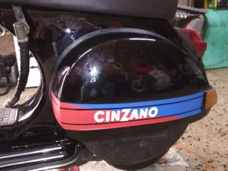 Vespa P200 Cinzano 1983 Negra