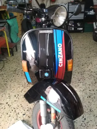 Vespa P200 Cinzano 1983 Negra