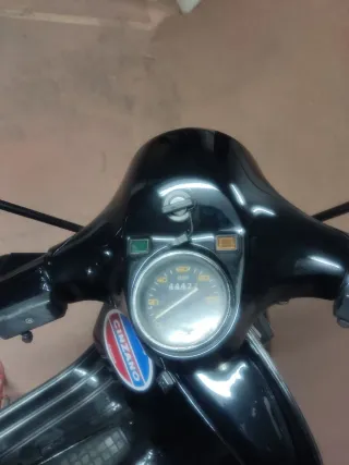 Vespa P200 Cinzano 1983 Negra