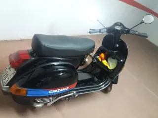 Vespa P200 Cinzano 1983 Negra