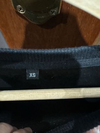 Jersey mujer negro con detalles dorados