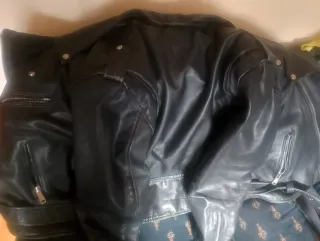 Cazadora de cuero negra podemos negociar