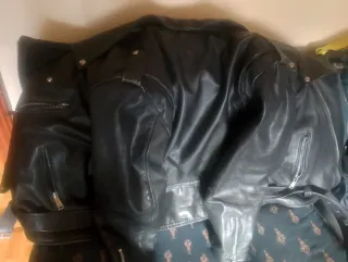 Cazadora de cuero negra podemos negociar