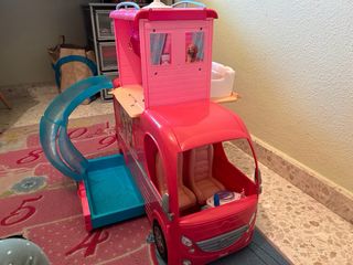 Autocaravana Barbie con accesorios