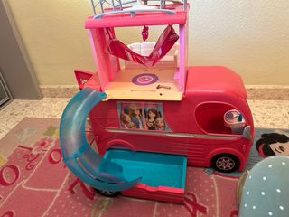 Autocaravana Barbie con accesorios