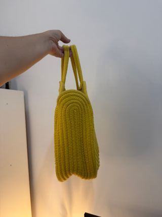 Bolso Capazo Redondo Amarillo Stradivarius