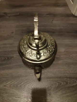 Tetera árabe decorada de metal