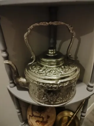 Tetera árabe decorada de metal