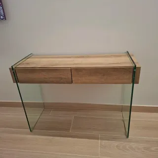 Consola de madera color cambrian y cristal.