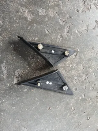 Coppia Modanature Triangolo Specchietto lancia y