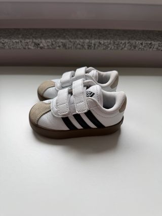 Sneakers Adidas bianche per neonati con velcro taglia 20